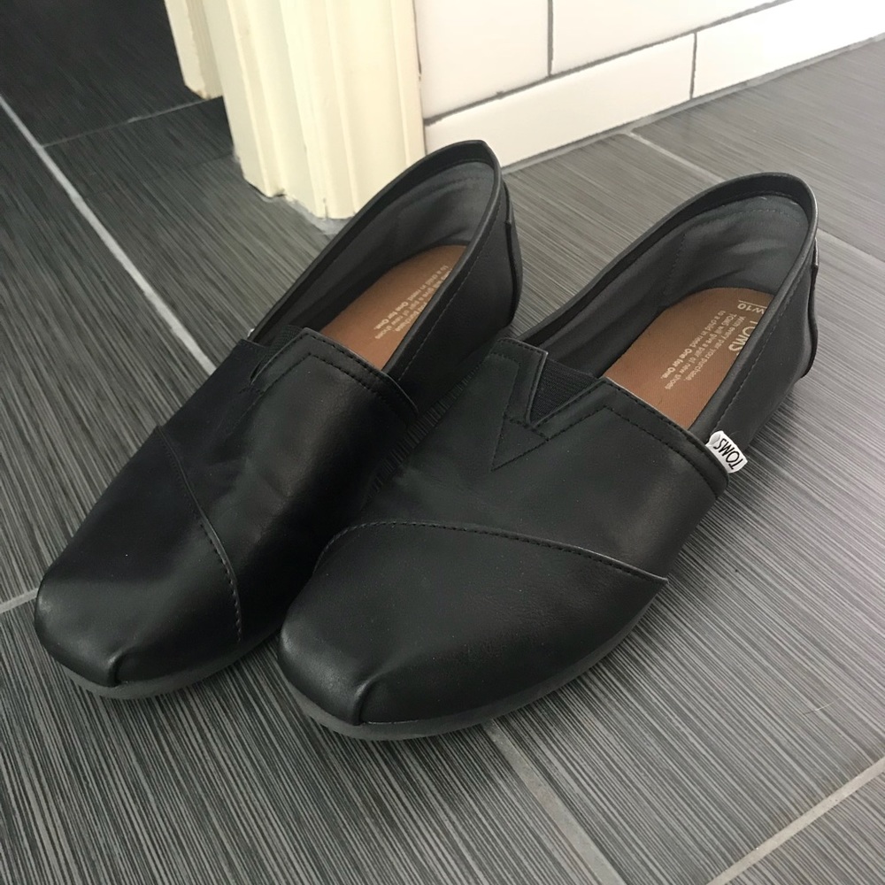 Black leather Toms